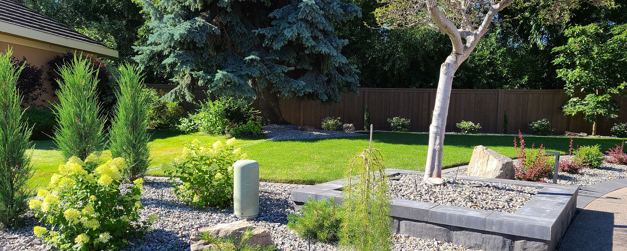 New Planting, Lawn Edging & Planter, Abbott Street Kelowna B.C., Green & Grey Landscaping Inc.